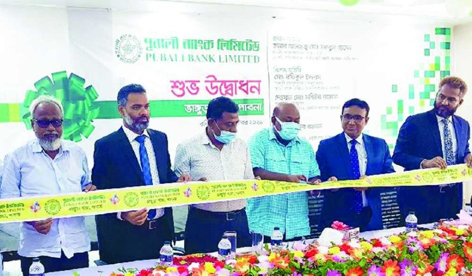 Golam Hasnain Rashel, Mayor of Bhanguar Municipality, inaugurating the 483th branch of Pubali Bank Ltd at Bhangura in Pabna with a view to providing modern banking services to the people residing in the area. Bank's DGM and RM of Rajshahi region Md Rafiq