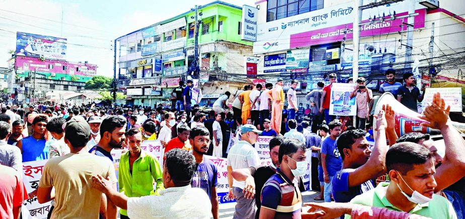 Members of Hindu community bring out a procession at Chowmuhani Bazar in Begumganj upazila of Noakhali district on Saturday defying authorities' ban on meetings and public gatherings. NN photo