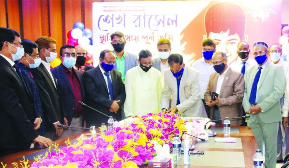 Md Ataur Rahman Prodhan, CEO & Managing Director of Sonali Bank Limited, celebrating the 58th birthday of Sheikh Russel, the youngest son of the father of nation by cutting a cake at the banks head office in the capital on Monday. Top executives of the ba