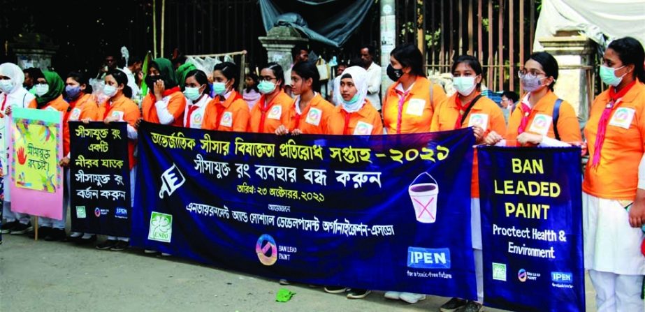Environment and Social Development Organisation forms a human chain in the city on Saturday marking International Lead Poisoning Prevention Week of Action on Saturday. NN photo