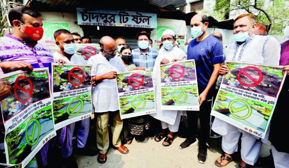 DNCC Mayor Atiqul Islam conducts a cleanliness drive in front of Ramchandrapur canal in the city's Mohammadpur on Saturday. NN photo