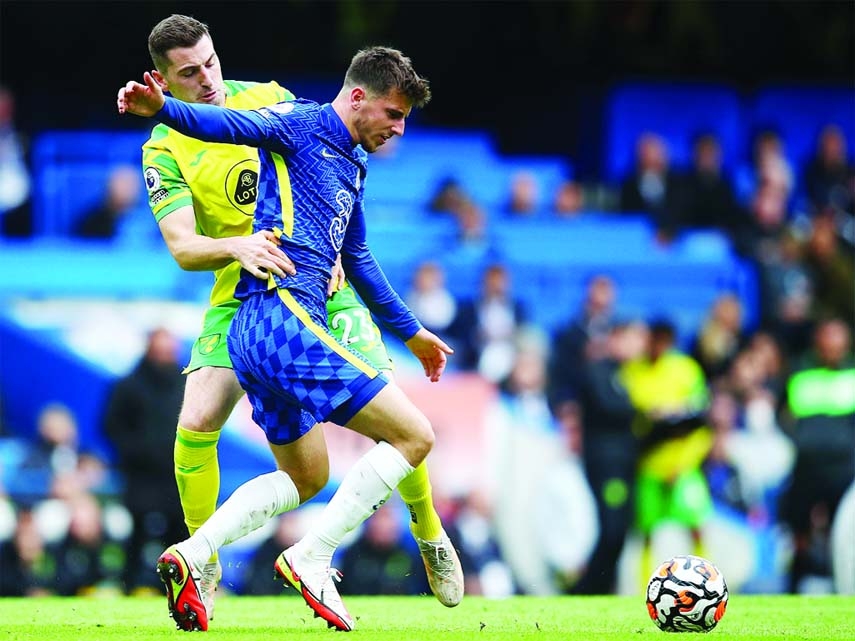Mason Mount (right) of Chelsea is challenged by Kenny McLean of Norwich City during their English Premier League football match in London, England on Saturday.