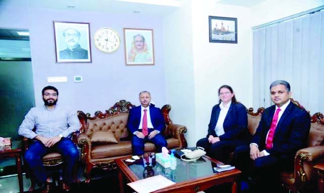 Angela Dark, Counselor of the Canadian High Commission in Bangladesh, calls on Mahbubul Alam, President of the Chattogram Chamber of Commerce at the World Trade Center office in the port city on Sunday.