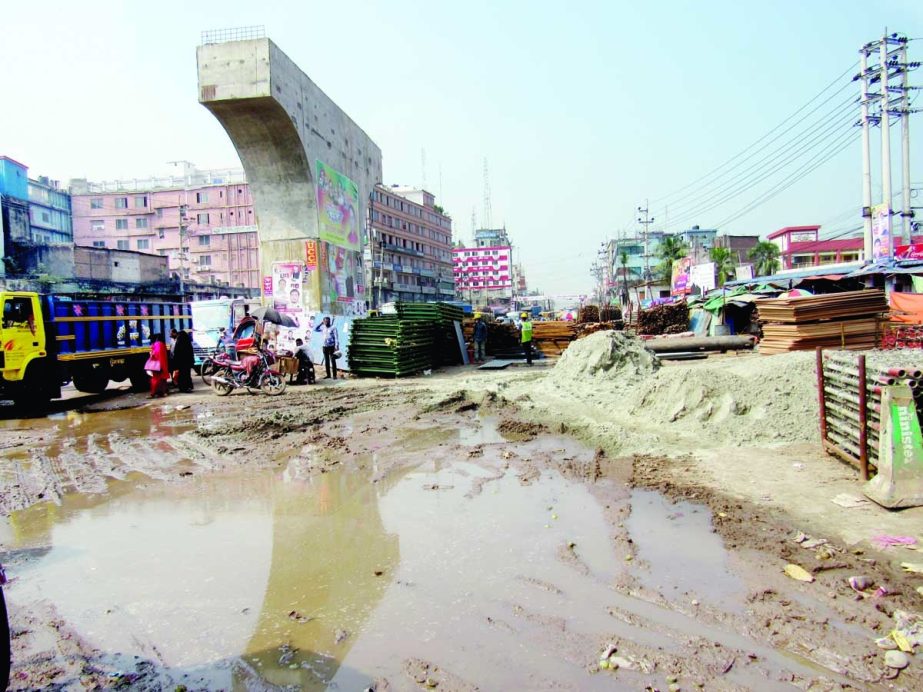 A big pothole has developed on the middle of Dhaka-Gazipur road due to construction work of BRT Line -3 project. NN photo