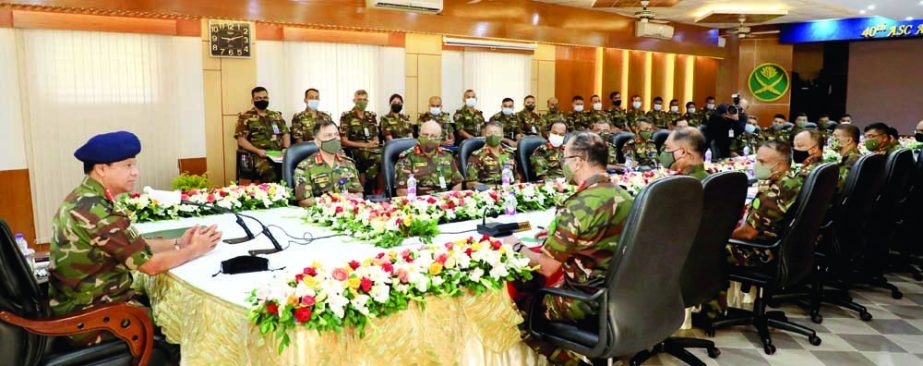 Chief of Army Staff General SM Shafiuddin Ahmed speaks at the 40th annual captain conference-2021 at Jahanabad Cantonment in Khulna on Monday. ISPR photo