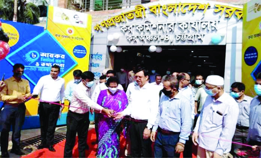 Income tax Commissioner of tax zone 4 S M Fazlul Hoque inaugurates the A month-long income tax return and information service in Chittagong on Monday.