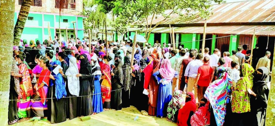 Long line of voters at Kaladeba Madrasa Center in Ward 7 in Ramgarh Municipality Election. NN photo