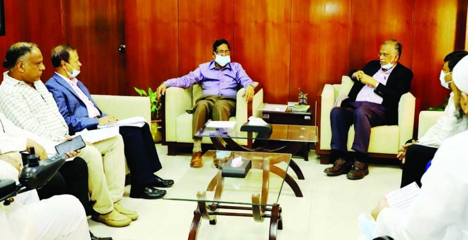 A delegation of Bangladesh Potato Exporting Association exchanges views with Agriculture Minister Dr. Abdur Razzaque at his office of the ministry on Thursday. NN photo