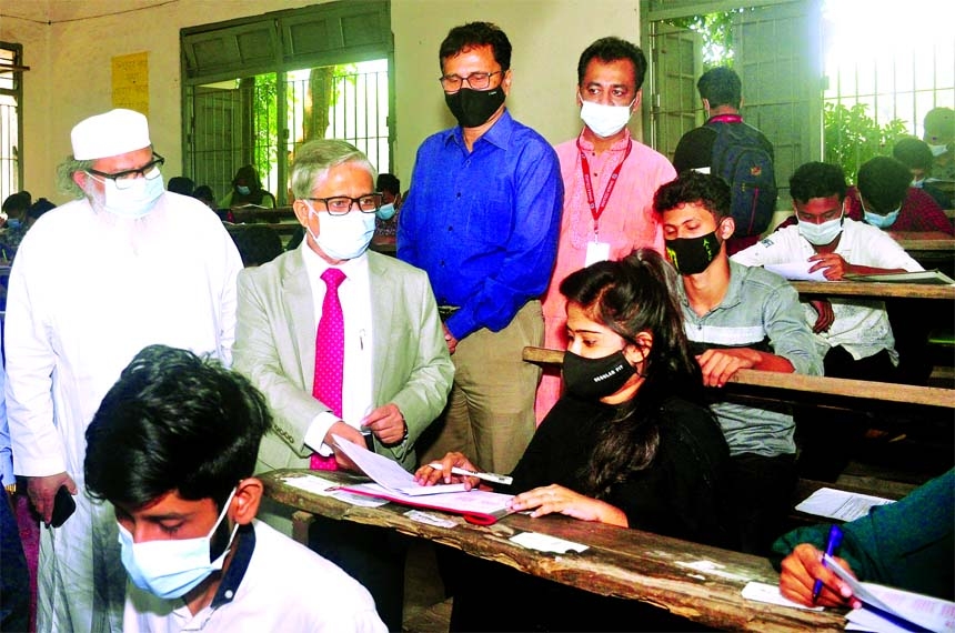 Vice-Chancellor of Dhaka University Prof Dr. Akhtaruzzaman visits a admission center of commerce unit of affiliated 7 colleges under the university on Friday.