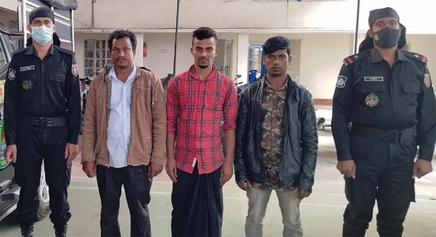 RAB-10 nabs three drug peddlers with hemp conducting raid in the city's Jatrabari area on Friday.