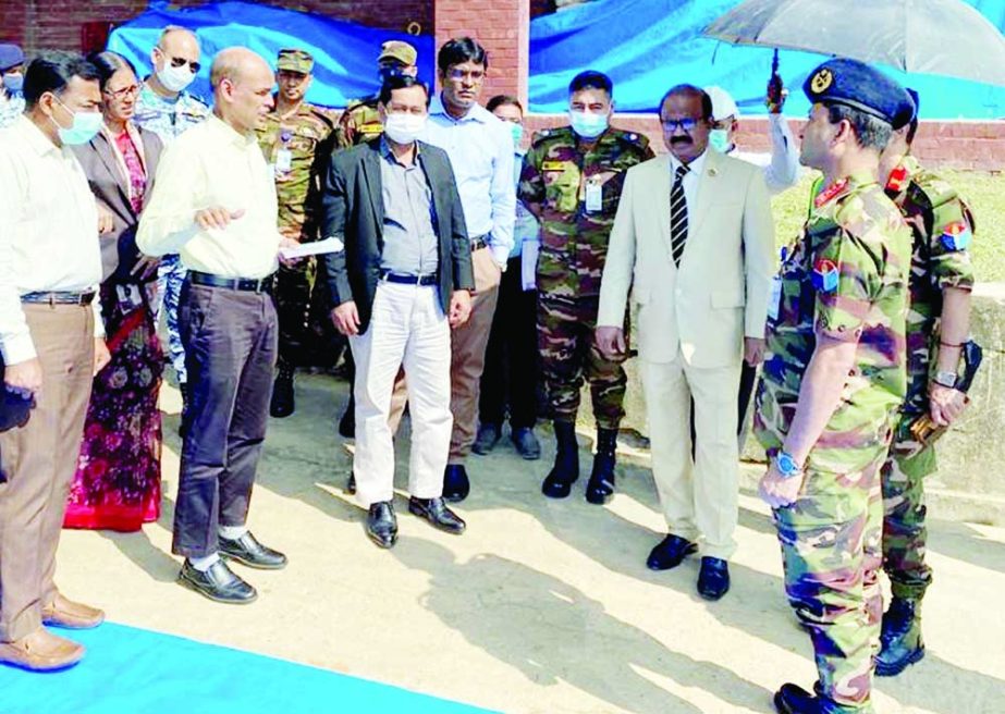 Senior Secretary of the Defence Ministry Dr. Abu Hena Mostafa Kamal, ndc inspects Defence Staff Command and Staff College at Mirpur Cantonment in the city on Monday. ISPR photo