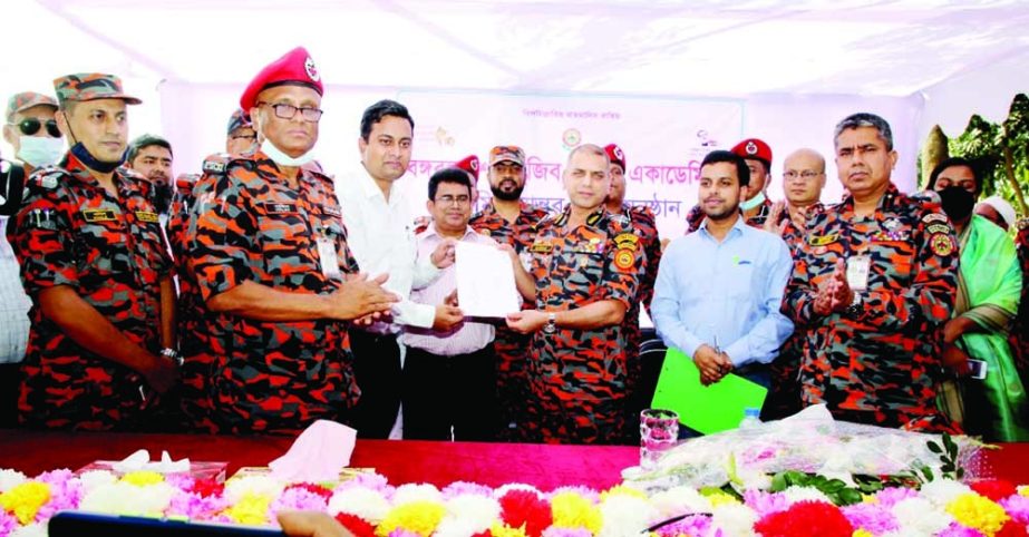 Fire Service and Civil Defence Directorate receives document of acquisition land for constructing Bangabandhu Sheikh Mujib Fire Academy at Roypara mouja under Baluakandi union of Gazaria upazila in Munshiganj on Tuesday. NN photo