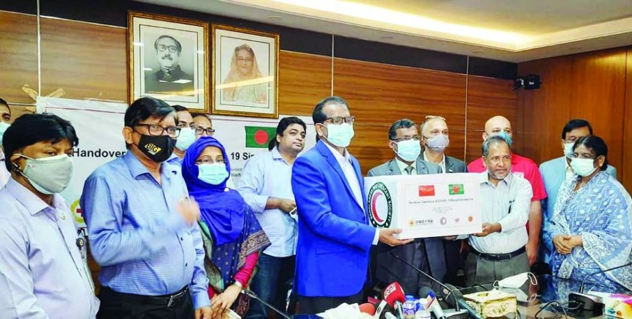Senior Secretary of Health Service Department Lokman Hossain receives two lakh doses of corona vaccine of Sinopharm 2 given by Red Crescent Society at the seminar room of the Health Ministry on Tuesday. NN photo