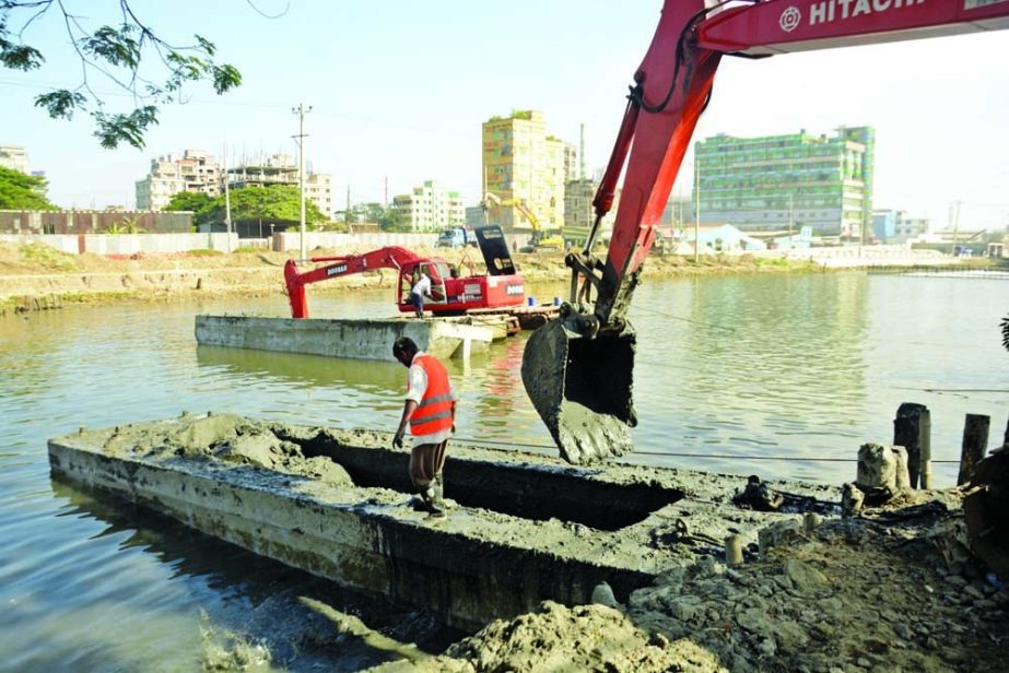 The Dhaka WASA starts dredging the reservoir to make it deeper for reactivating the Saidabad Water Treatment Plant project. This photo was taken from the city’s Demra area on Wednesday. NN photo