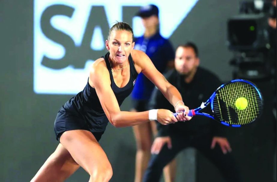 Karolina Pliskova of the Czech Republic returns a shot to Garbine Muguruza of Spain, during a match of the Mexican Tennis WTA Finals in Guadalajara, Mexico on Wednesday. Agency photo