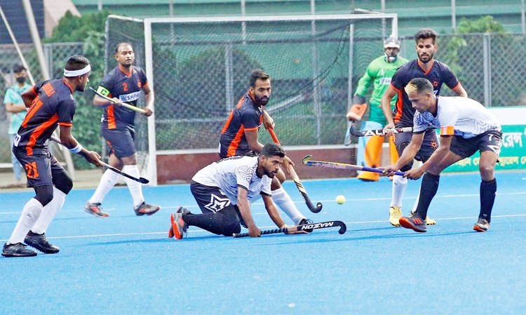 A view of the Green Delta Insurance Premier Division Hockey League between Dhaka Mariners Youngs Club and Dhaka Mohammedan Sporting Club Limited at the Maulana Bhashani National Hockey Stadium on Friday.