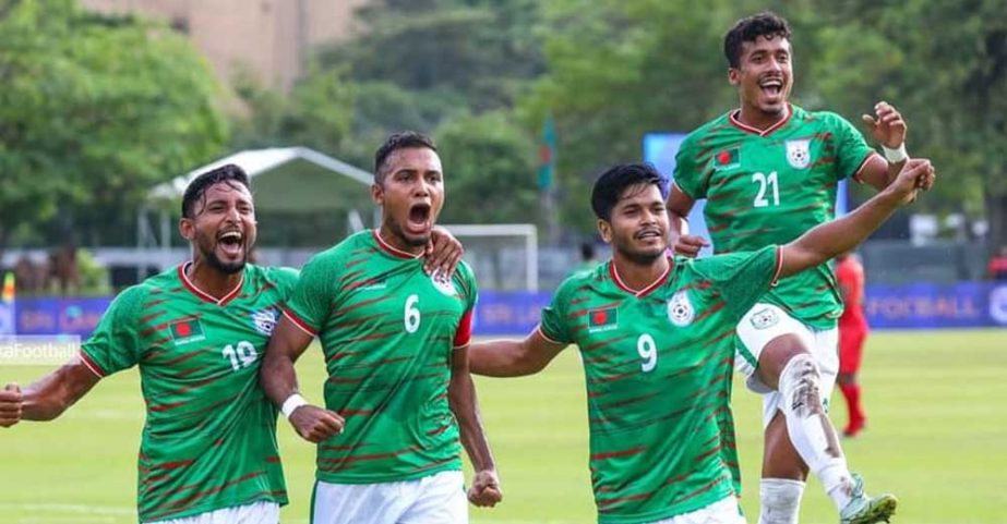 Bangladesh National Football team players celebrate their victory against Maldives during the Prime Minister Mahinda Rajapaksha Trophy 4-Nations International Football Tournament at Race Course Ground in Colombo on Saturday. Agency photo
