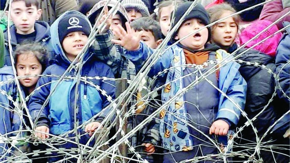 Many children are among the thousands of migrants trying to cross into Poland. Agency photo