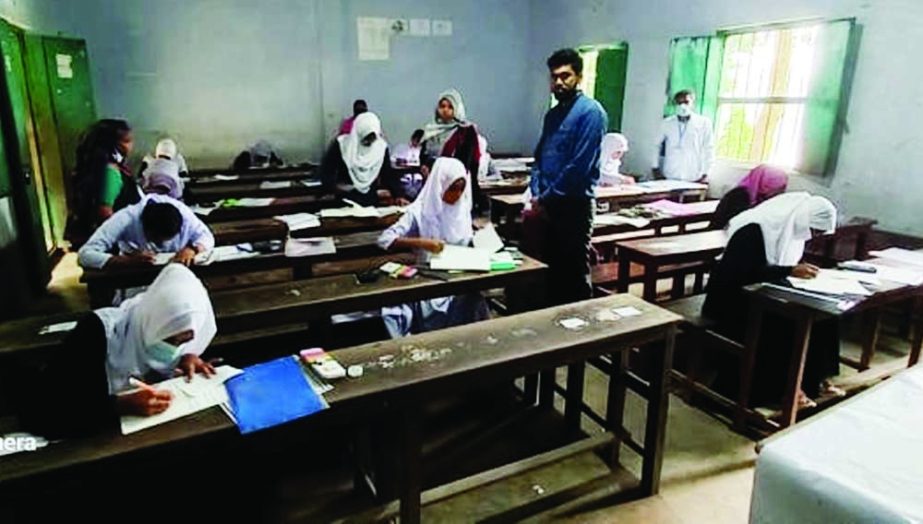 BIJOYNAGAR (Brahanbaria) : Examinees participating in SSC and equivalent examinations on Sunday at a centre of Bijoynagar upazila under Brahanbaria on the first day. NN photo
