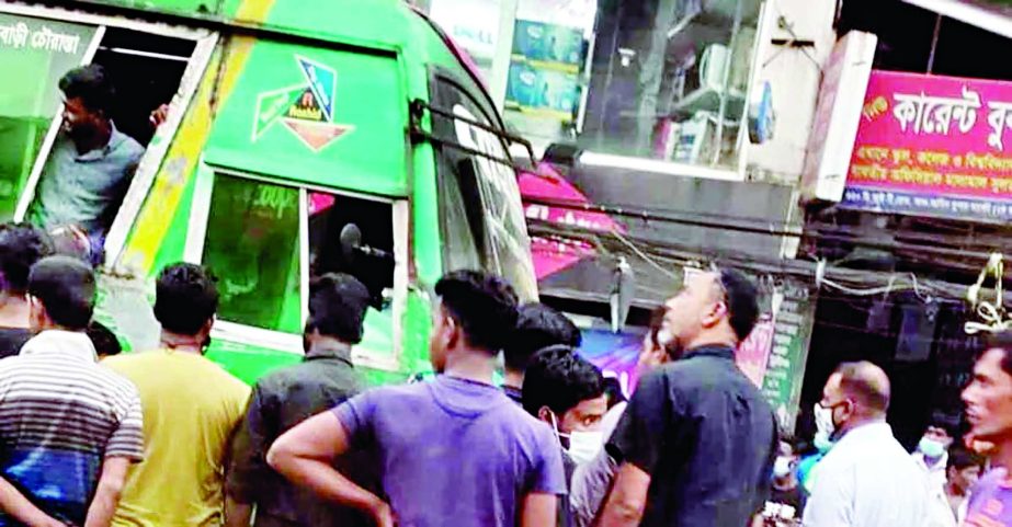 Dhaka Imperial College students held up several Raida Paribahan bues in Rampura area in the capital on Monday for pushing their fellow down as he wanted to pay half fare. NN photo