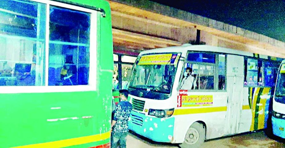 Several buses stopped at Kalshi area of Mirpur in the capital on Tuesday as a chaos triggered there over fare with passengers. NN photo