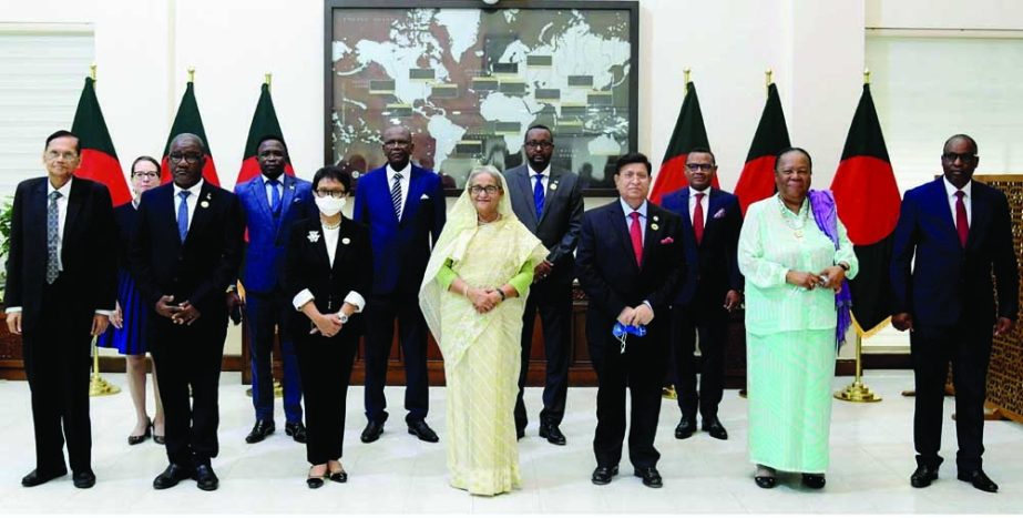 Prime Minister Sheikh Hasina poses for a photo session with the representatives of 12 countries at the 21st IORA Council of Ministers Meeting at PMO on Wednesdsay. PID photo