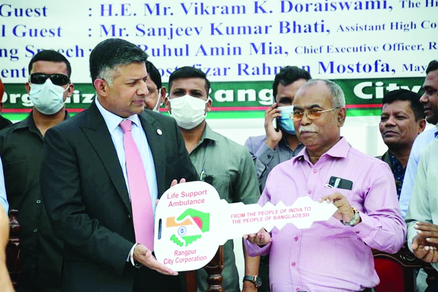 RANGPUR: Indian High Commissioner Vikram K Doraishami handed over the keys of an ambulance to Rangpur City Mayor Mostafizur Rahman Mostafa during his visit at Rangpur on Tuesday afternoon.