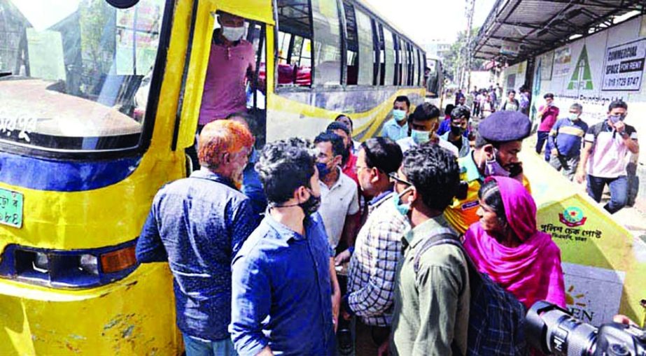 Students force passengers to get down from the buses at Amtoli, Mohakhali in the capital on Wednesday for implementing half pass during their journey through different city routes. NN photo