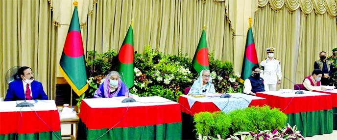 Prime Minister Sheikh Hasina delivers speech at the Awamu League Central Working Committee meeting at Ganobhaban in the city on Friday.