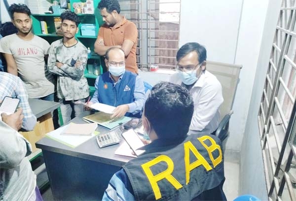 A mobile court of RAB-10 imposes fine on six establishments in the city's Kamrangir char on Friday for selling adulterated food.