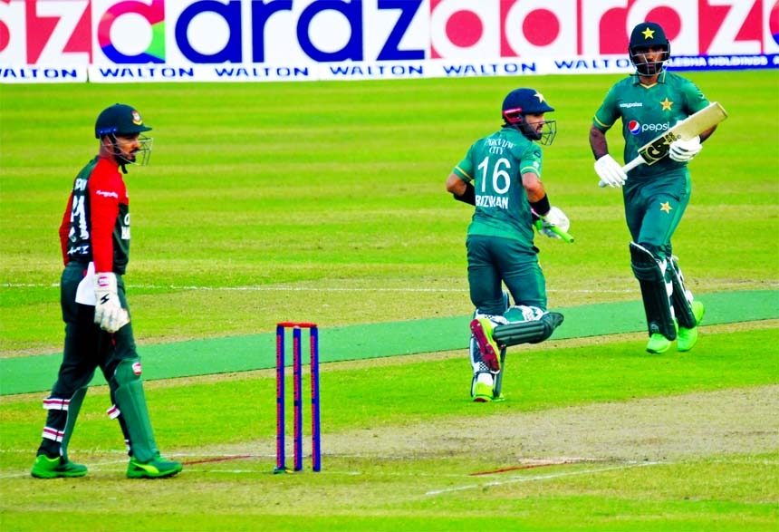 Fakhar Zaman (right) and Mohammad Rizwan of Pakistan running between the wickets during their second T20I match against Bangladesh at the Sher-e-Bangla National Cricket Stadium in the city's Mirpur on Saturday.