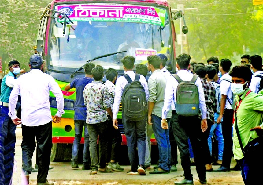 Students vandalise several buses at Dhaka's Science Laboratory intersection on Saturday after they were refused to ride paying half of the regular fare.