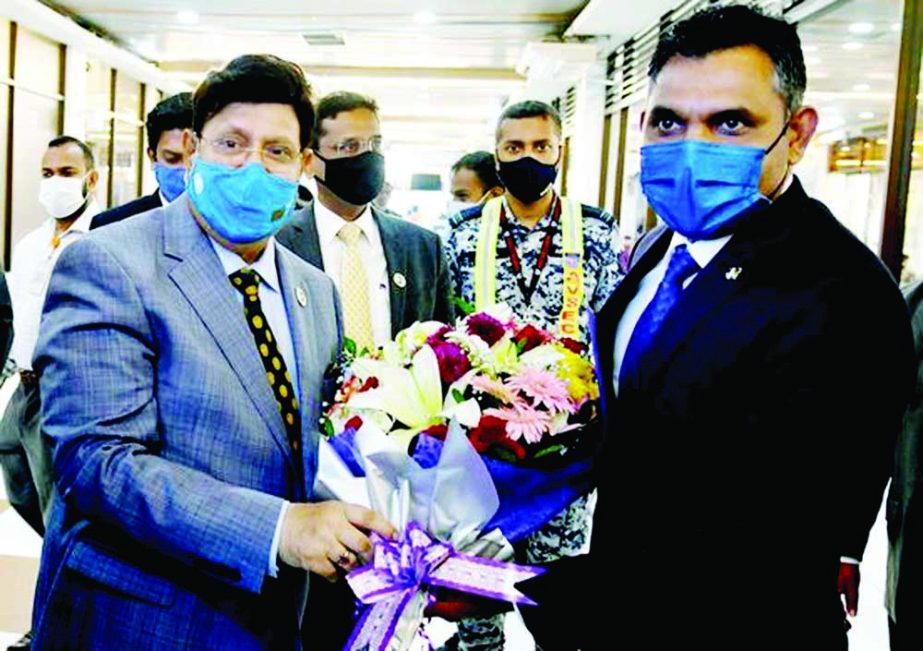 Foreign Minister Dr AK Abdul Momen receives Maldivian Vice President Faisal Naseem giving bouquet at Hazrat Shahjalal International Airport on Monday. NN photo