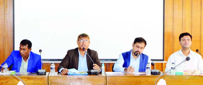 KHULNA: Prof Dr A K M Azharul Hasan, Dean of EEE Department of Khulan University of Engineering and Technology (KUET) addressed a daylong basic training workshop for the staff of Grade 11-16 as Chief Guest on Sunday.