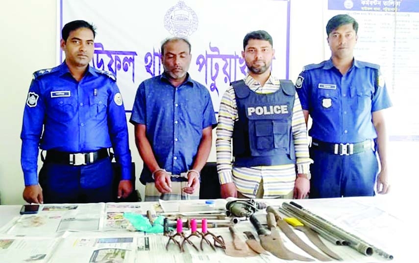 BAUPHAL (Barishal): Ring leader of robbery team Ismail Gazi was arrested by Bauphal Thana Police from Keshabpur Village on Sunday.