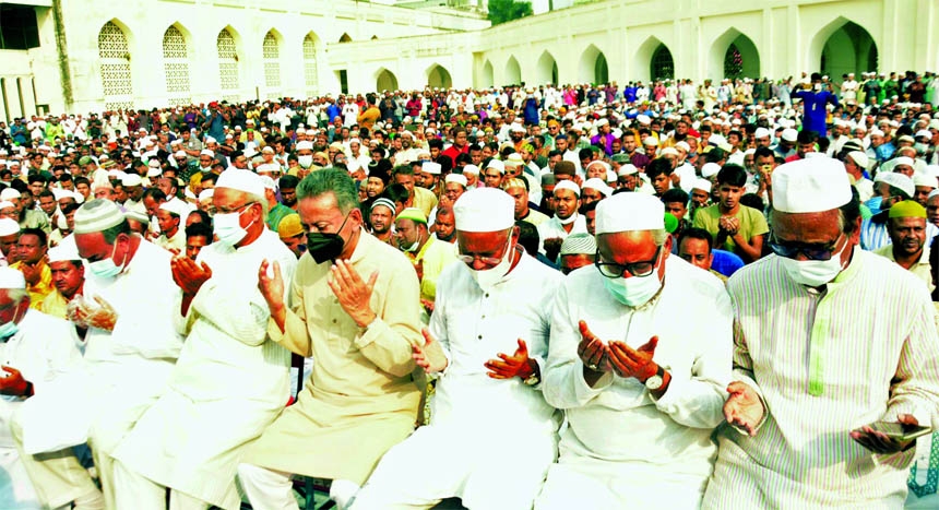 BNP leaders offer munajat at the Baitul Mukarram National Mosque on Friday seeking sound health and recovery of their ailing Chairperson Begum Khaleda Zia.