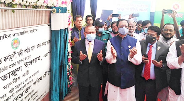 Local Government Minister Tajul Islam, MP participates in a prayer after laying the foundation stone of the canal excavation project from Bahaddarhat Baripara to Karnafuli River in Maijpara of the port city on Saturday.