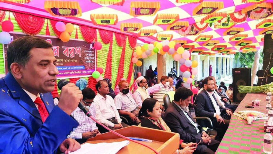 BHANGURA (Pabna): Principal Md. Shahiduzzaman of Government Haji Jamal Uddin College addressed the freshers' reception of the College in Bhangura Upazila on Monday. NN photo