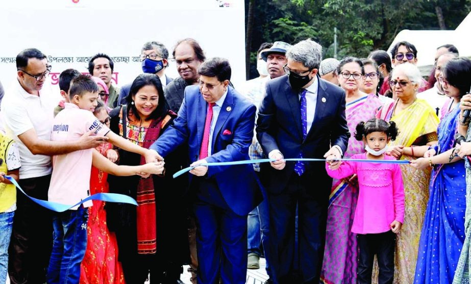 Foreign Minister Dr. AK Abdul Momen inaugurates 'Welcome Art Camp' cutting ribbon at Foreign Service Academy in the city on Saturday on the occasion of World Peace Conference-2021. NN photo