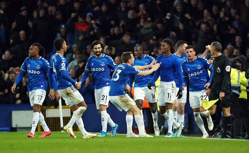 Everton's Demarai Gray (3rd from right) celebrates scoring their side's second goal of the game with team-mates during the Premier League match against Arsenal at Goodison Park, Liverpool on Monday. Agency photo