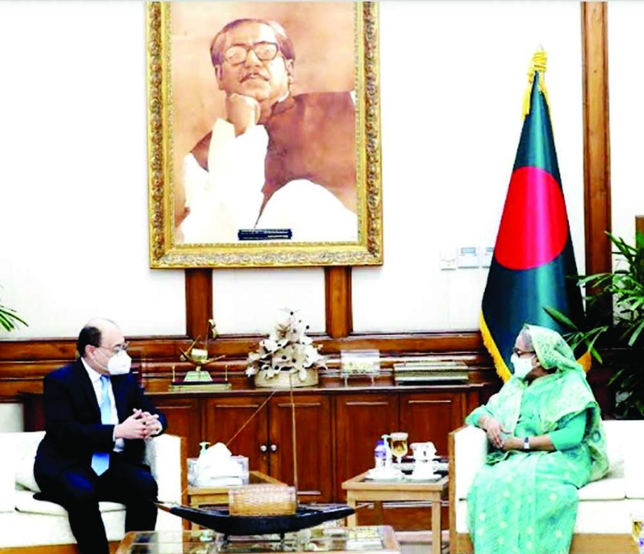 Indian Foreign Secretary Harsh Vardhan Shringla calls on Prime Minister Sheikh Hasina at the latter's official residence Ganobhaban on Wednesday. PID photo