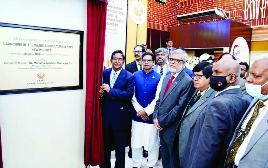 Agriculture Minister Dr. Abdur Razzaque inaugurates new website of SAARC Agricultural Center in BARC auditorium in the city on Wednesday. NN photo