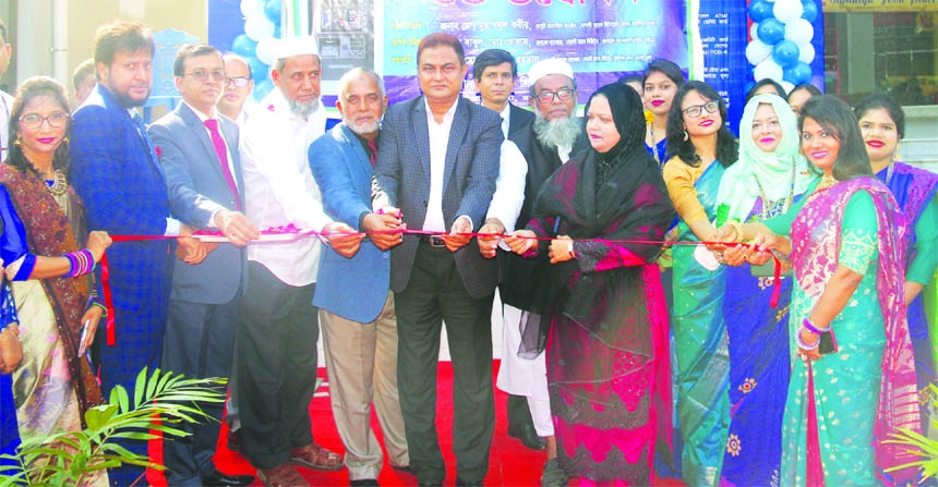 Md Murshedul Kabir, DMD of Sonali Bank Limited, inaugurating its 148th booth at Savar branch premises on Wednesday. Other senior officials of the bank were present.