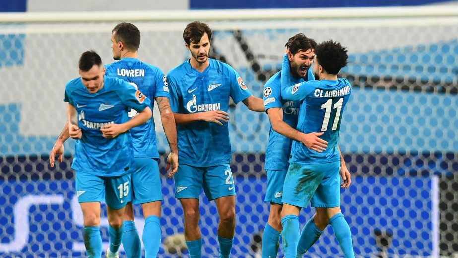 Magomed Ozdoev (2nd from right) of Zenit St Petersburg, fabulous late strike denies Chelsea top spot during the UEFA Champions League group H football match at the Gazprom Arena stadium in Saint Petersburg on Wednesday. Agency photo