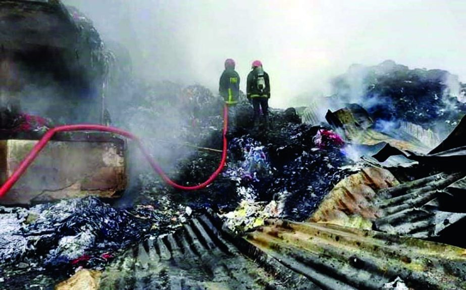 Fire service personnel work to extinguish a blaze at a waste fabric warehouse in the Atura depot area of Chattogram on Thursday. NN photo