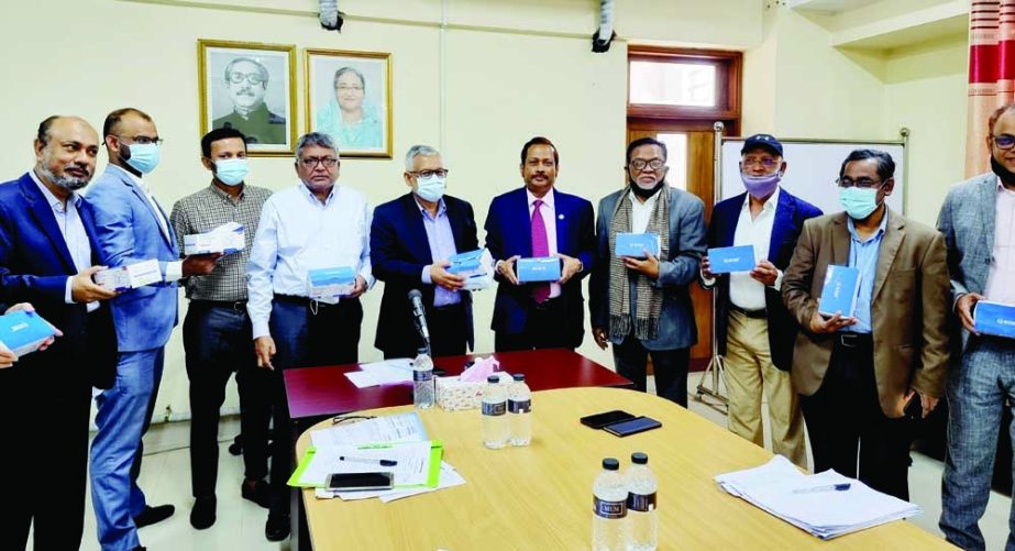 Rotary International distributes face masks for the students of Eastern University at the board room of the university in the city on Saturday.