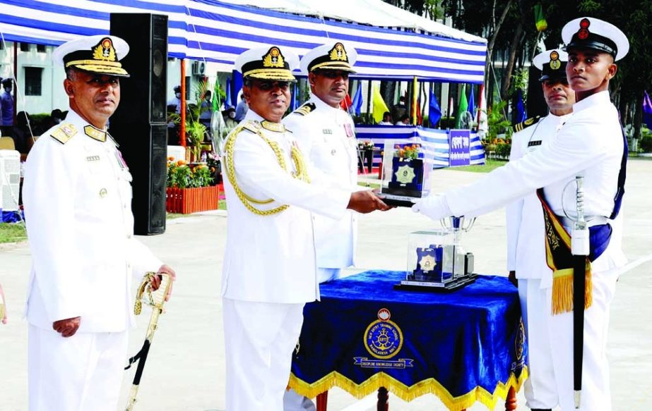 Chief of Naval Staff Admiral M Shaheen Iqbal distributes 'Navy Chief Award' to Md Subaer Sadiq Sizan as the smartest sailor at a function held on the naval base BNS Titumir Parade Ground in Khulna on Sunday. ISPR photo
