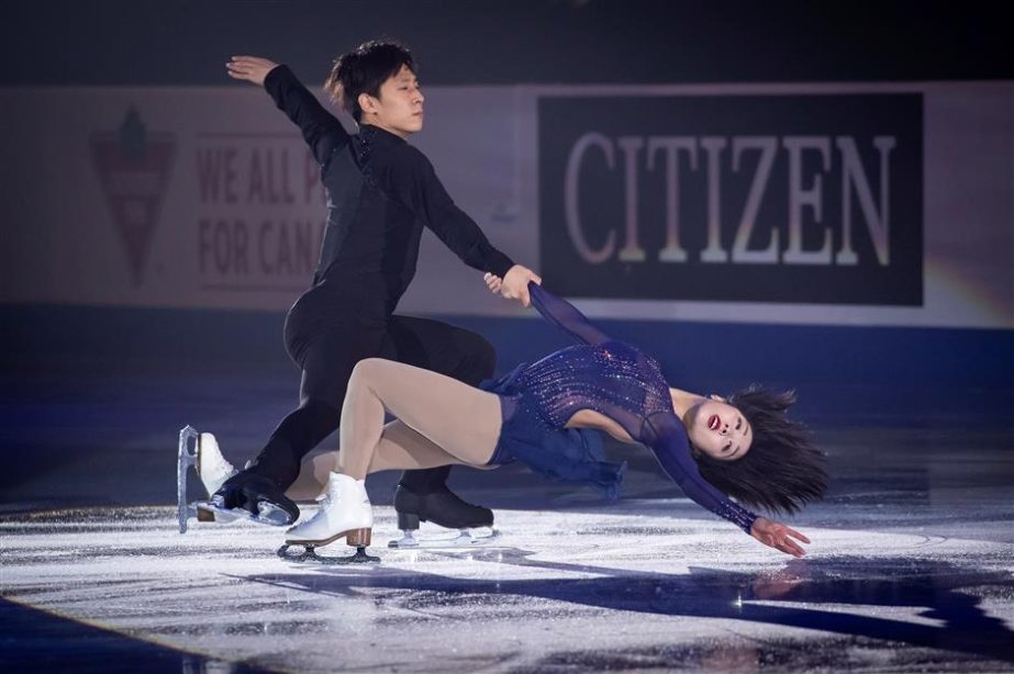 China's Sui Wenjing (right) and Han Cong perform during the gala exhibition at the Skate Canada figure skating competition in Vancouver, British Columbia recently. Agency photo