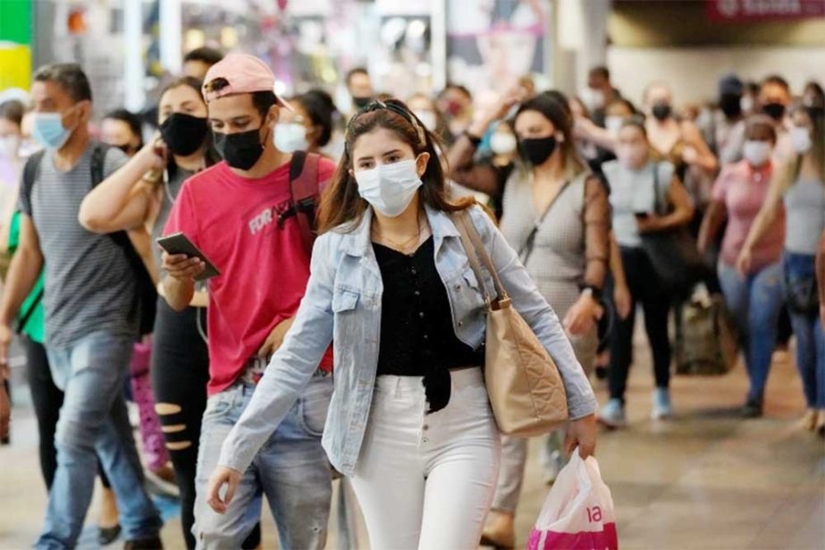 Many of Brazil's major cities have either cancelled or scaled back their New Year's Eve festivities due to fears of a new outbreak of the virus Agency photo