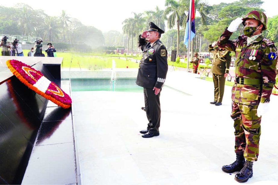 Visiting Army Commander of Mexico General Ufomio Albarto Ibara Flors pays tributes to Liberation War martyrs placing floral wreaths at Shikha Anirban (Eternal Flame) in Dhaka Cantonment on Monday. ISPR photo